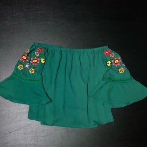 Off shoulder 💚green top with bell sleeves